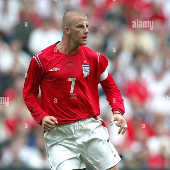 Beckham #7 England 2004/2005 Away ORIGINAL Umbro Long Sleeve Soccer Jersey (L)